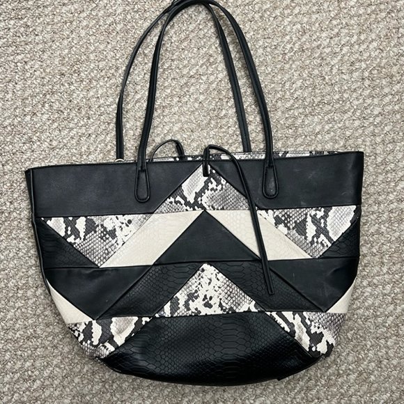 Desigual Black and Gray Wallet with Chevron Design - Picture 1 of 6